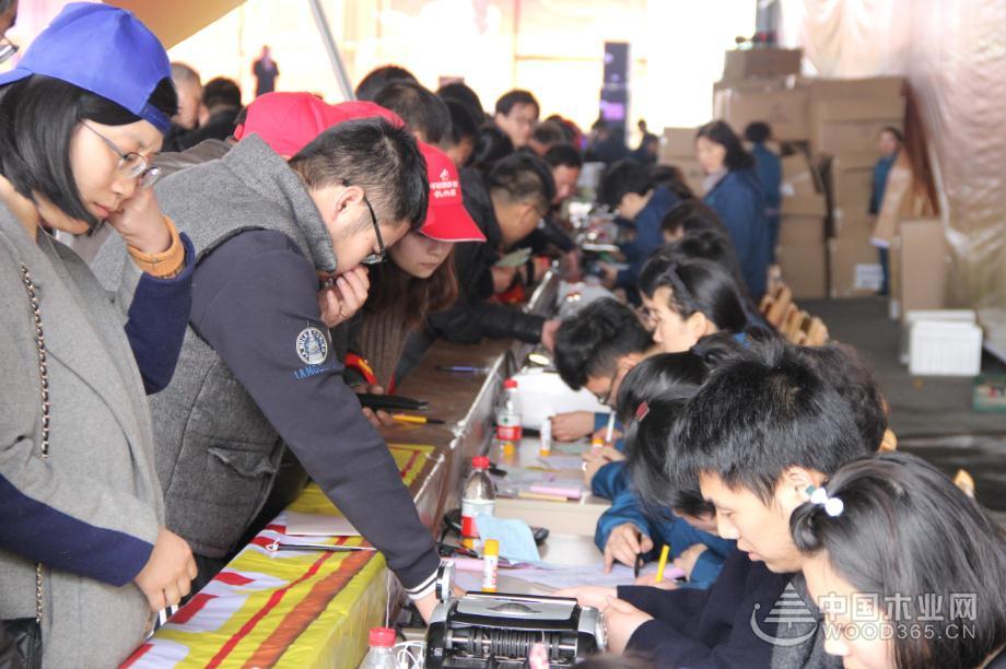 莫干山地板3月5号“疯狂抢工厂”大型厂购会火爆落幕!