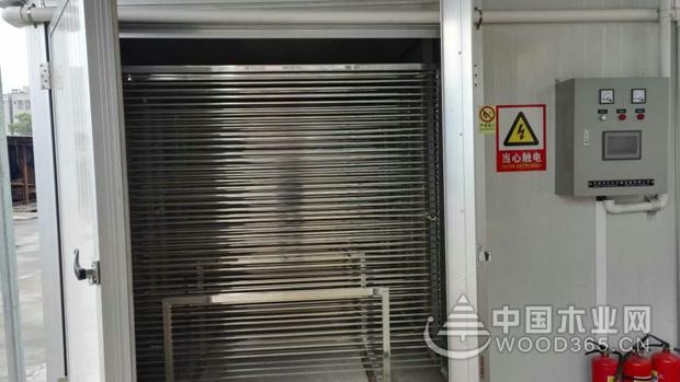 正立空气能旋切单板烘干机研发成功