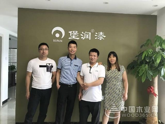 南康区家具漆经销商方总到广东堡润漆参观考察