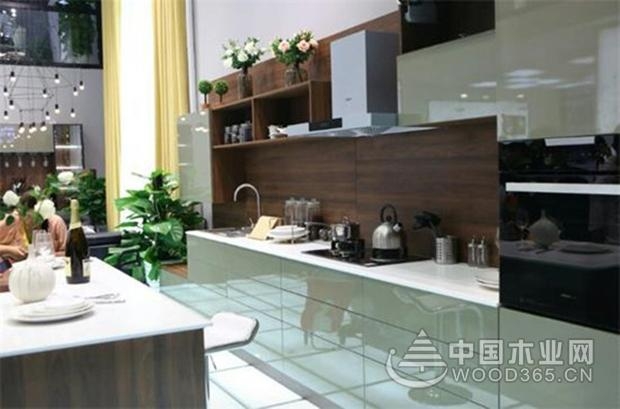 易高定制家居携新品亮相广州建博会受热捧!