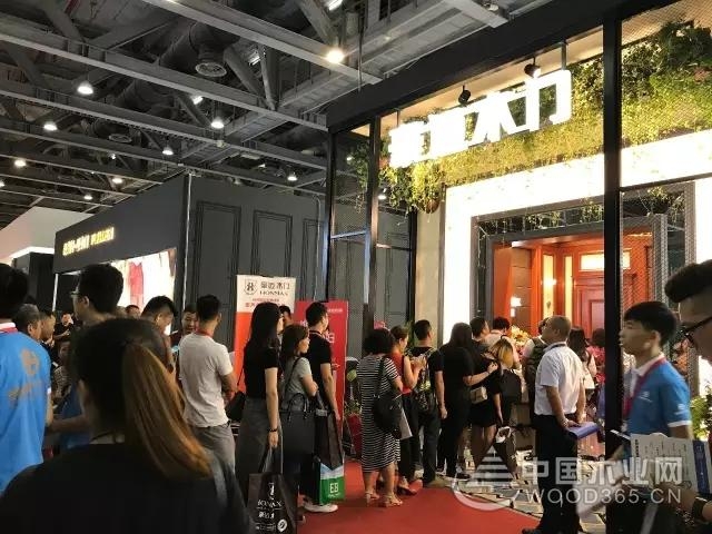 豪迈木门亮相广州建博会:展会现场可谓门庭若市!