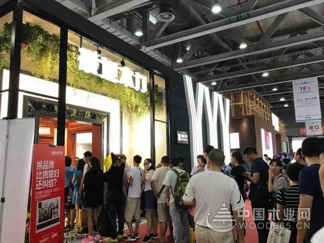 豪迈木门亮相广州建博会:展会现场可谓门庭若市!