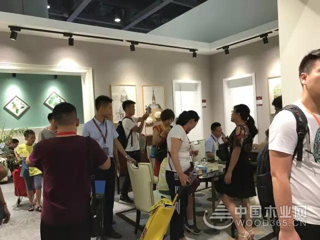 豪迈木门亮相广州建博会:展会现场可谓门庭若市!