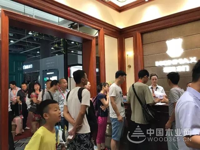 豪迈木门亮相广州建博会:展会现场可谓门庭若市!