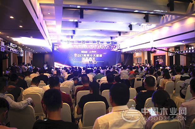 热烈祝贺金秋木业荣摘中国明仕亚洲手机版十大品牌双重桂冠!