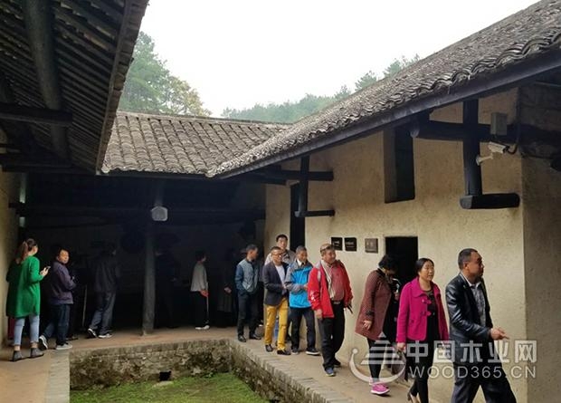 踏着伟人先贤的步伐,再出发!——怡黄尊宝娱乐湖南行