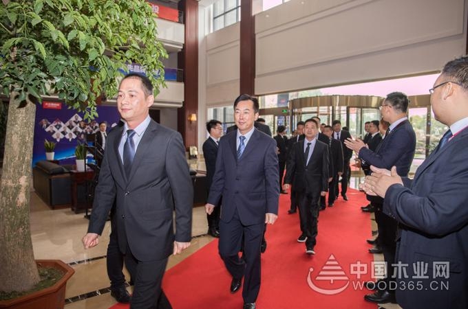 把握趋势转型,主动进击市场:大王椰2018年大商计划正式启动