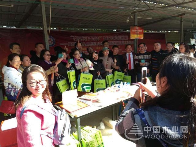同心协力贴地宣传,鹏森缘团队亮相柳州“百家宴”