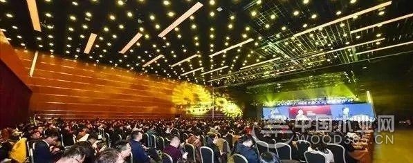 兔宝宝荣获2017年度“大雁奖”中国家居产业定制家居领军品牌大奖,值得庆贺!