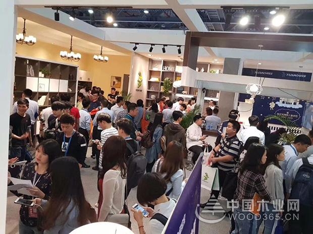 【展会特辑Day1】兔宝宝健康定制登陆广州定制家居展览会!