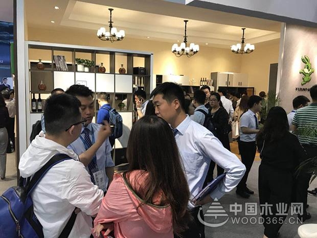 【展会特辑Day1】兔宝宝健康定制登陆广州定制家居展览会!