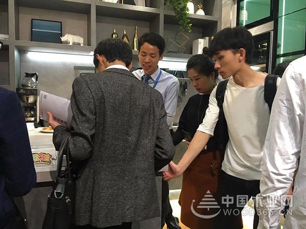 【展会特辑Day1】兔宝宝健康定制登陆广州定制家居展览会!