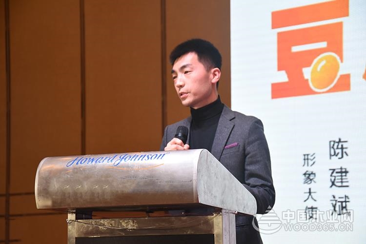 千山木业品牌事业部总经理王松上台致辞