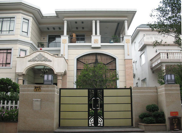 乡村别墅,国内农村自建房都有庭院,也就是都需要有院墙和一个庭院大门