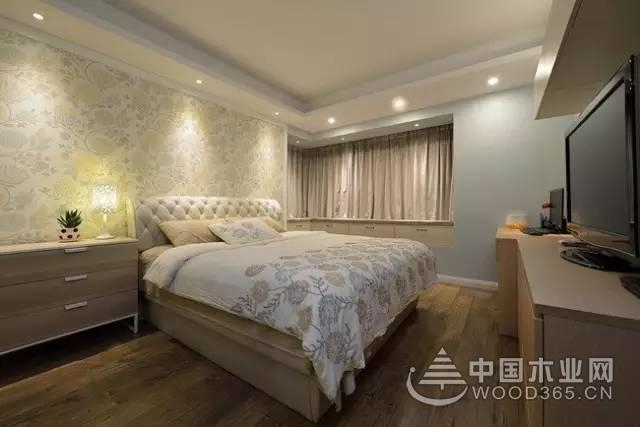 我们家有135平米,整体户型比较方正,室内装修走温馨可爱的路线,暖暖的,萌萌的,特别舒适美好。认识我们的朋友都说我们一家三口,就是幸福的吉祥三宝,每天家里都充满欢声笑语的,反正我是觉得活的轻松一点,简单一点,单纯一点,才更容易幸福。你们觉得呢?