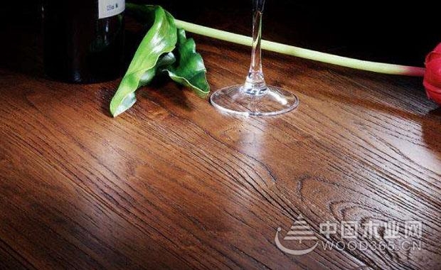 实木地板没有正确安装地热有哪些症状?