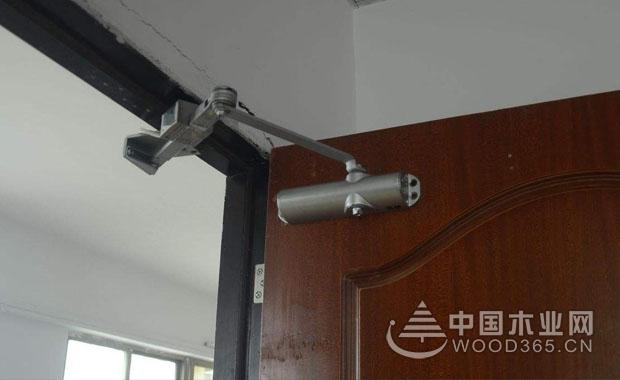 闭门器的种类和安装步骤