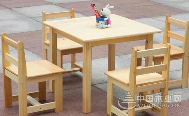 三种材质的儿童桌椅介绍