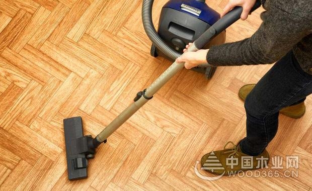 实木地板用哪种吸尘器好?