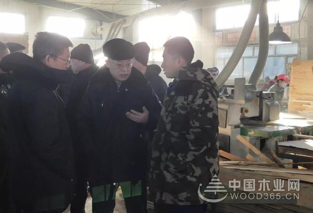 满洲里市领导对木材涉粉爆企业进行安全生产大检查