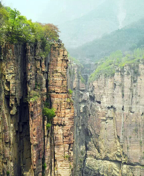 6,郭亮村人民的愚公精神,比他的海拔还高.