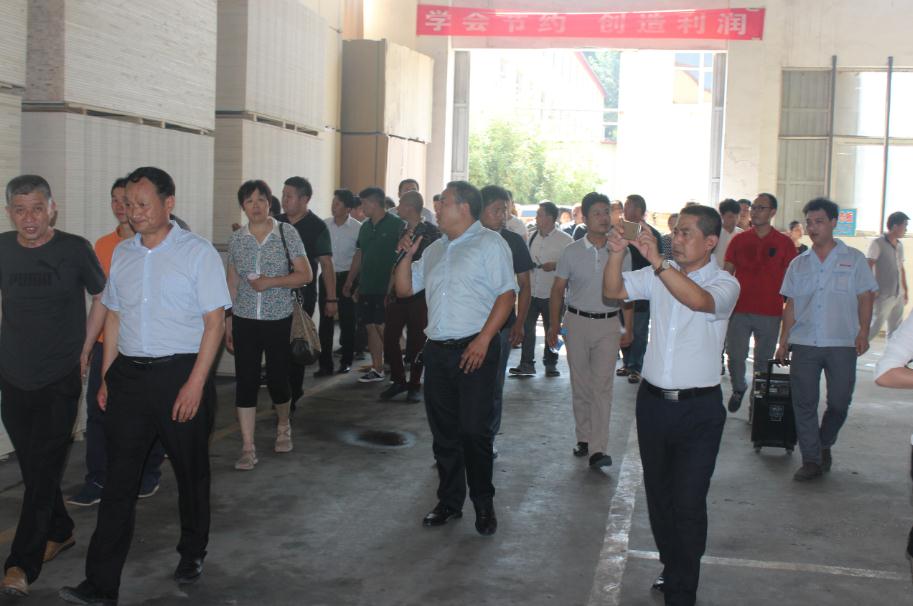 莅临河南省集团协领导等感谢河南宏达家具参家具梵典图片
